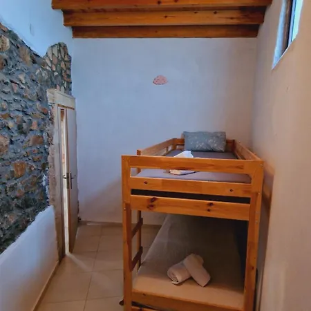 Yiannis Guest house