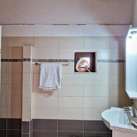 Yiannis Pensjonat 4*
