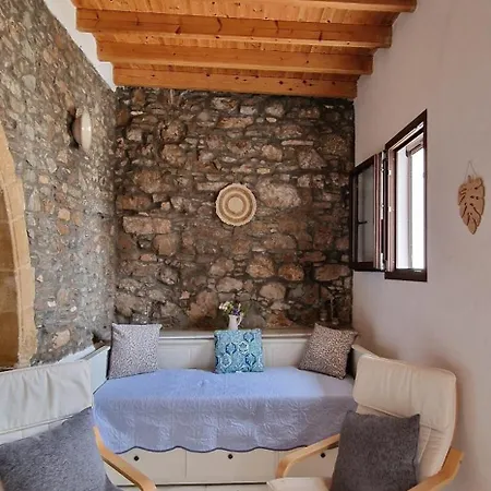Yiannis 4*