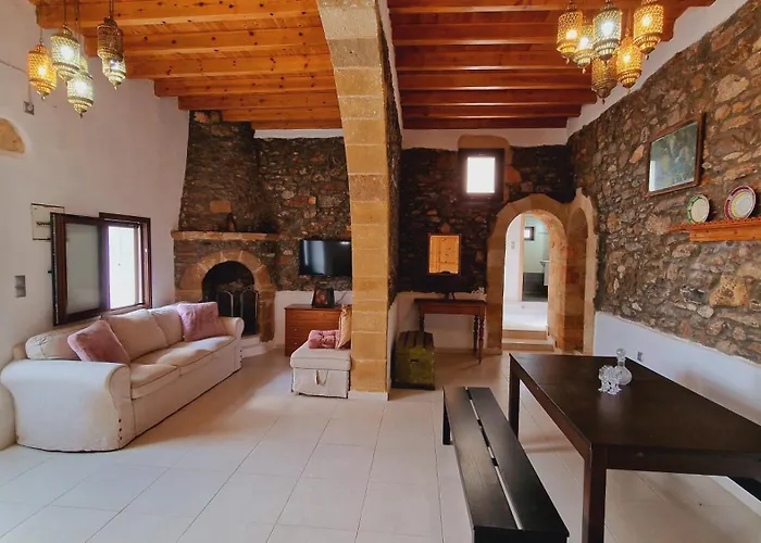 Yiannis بيت ضيافة 4*