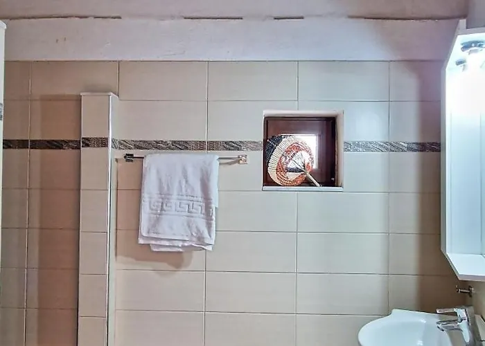 Yiannis بيت ضيافة 4*