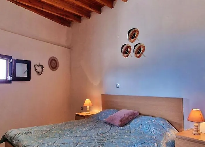 Yiannis بيت ضيافة 4*